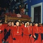Anderos del Rollo desfilando con el Descendimiento de la Cruz